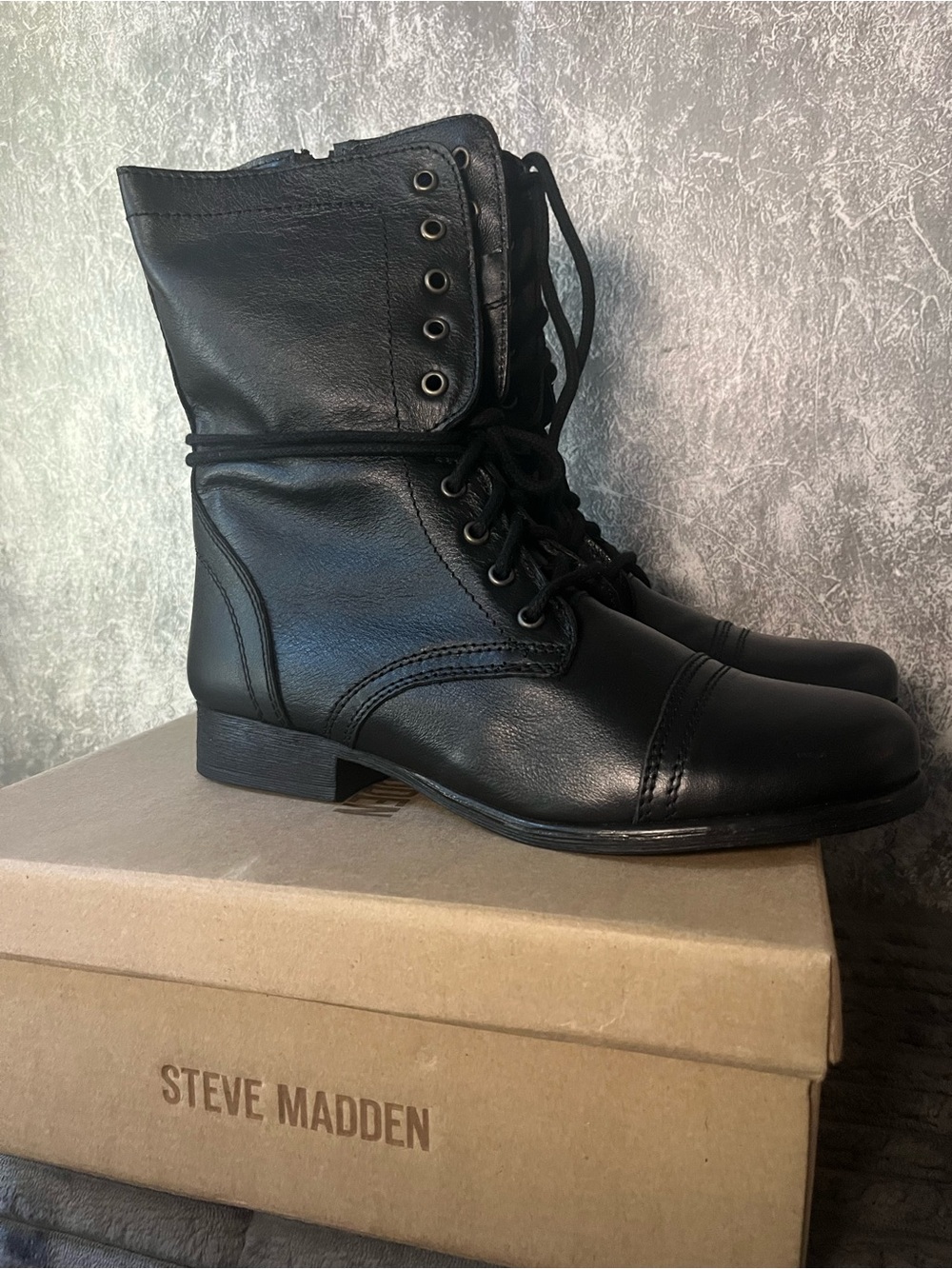 Steve Madden Black Leather Lace-Up Ankle Boots Troopa 11